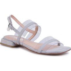 Sandały SOLO FEMME - 30501-01-G15/000-07-00 Jasny Szary. Szare klapki damskie Solo Femme, bez wzorów, ze skóry, bez obcasa. W wyprzedaży za 239,00 zł.