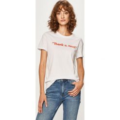 Answear - T-shirt. Białe bluzki damskie ANSWEAR, s, z nadrukiem, z bawełny, z okrągłym kołnierzem. W wyprzedaży za 24,90 zł.