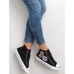 Trampki za kostkę z kamieniami BL101P Black. Czarne trampki i tenisówki damskie obuwie damskie, z haftami, z tkaniny, za kostkę, bez zapięcia. Za 49,94 zł.