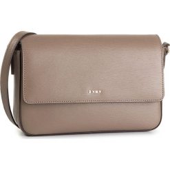 Torebka DKNY - Bryant Md Flap Xbody R82E3467 Mushroom MUR. Pomarańczowe listonoszki damskie DKNY, na imprezę, bez wzorów, ze skóry, bez dodatków. W wyprzedaży za 429,00 zł.