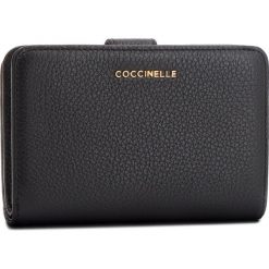 Duży Portfel Damski COCCINELLE - CW5 Metallic Soft E2 CW5 11 67 01 Noir 001. Czarne portfele damskie Coccinelle, ze skóry. Za 549,90 zł.