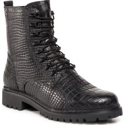 Trapery TAMARIS - 1-25234-25 Black Croco 028. Czarne trapery damskie Tamaris, ze skóry, bez obcasa, bez zapięcia. Za 379,00 zł.