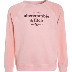 Abercrombie & Fitch MIX CREW Bluza pink. Czerwone bluzy chłopięce marki Abercrombie & Fitch, z bawełny. Za 159,00 zł.