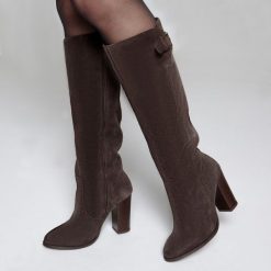 Kozaki skórzane na wysokim obcasie. Szare buty zimowe damskie marki La Redoute Collections, ze skóry, z okrągłym noskiem, na wysokim obcasie, na obcasie. Za 595,35 zł.