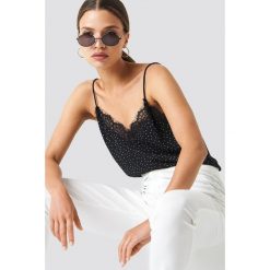 Rut&Circle Top na ramiączkach z koronką - Black. Czarne topy damskie marki Rut&Circle, w koronkowe wzory, z koronki, bez kołnierzyka. Za 104,95 zł.