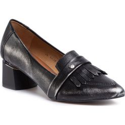 Półbuty MACIEJKA - 04538-42/00-1 Czarny na Srebro. Czarne półbuty damskie Maciejka, z aplikacjami, ze skóry, eleganckie, bez obcasa, na obcasie, bez zapięcia. W wyprzedaży za 219,00 zł.