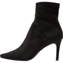 Steve Madden LAVA Botki black. Czarne botki damskie na zamek Steve Madden, z materiału, klasyczne. Za 419,00 zł.