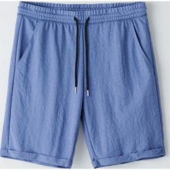 Dresowe szorty basic - Niebieski. Niebieskie spodenki i szorty męskie Cropp, s, bez wzorów, z dresówki. W wyprzedaży za 41,99 zł.