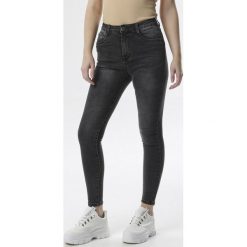 Czarne Jeansy Skinny Adrealise. Czarne jeansy damskie Born2be, bez wzorów, z jeansu. W wyprzedaży za 99,99 zł.