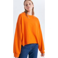 Gładka bluza oversize - Pomarańczowy. Pomarańczowe bluzy damskie Cropp, s, bez wzorów, bez rękawów, bez kaptura. W wyprzedaży za 29,99 zł.