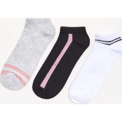 Skarpety 3 pack - Jasny szary. Szare skarpetki damskie Cropp. Za 39,99 zł.
