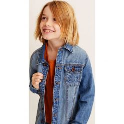 Mango Kids - Kurtka dziecięca John 104-164 cm. Niebieskie kurtki chłopięce Mango Kids, bez wzorów, z bawełny, krótkie, bez kaptura. W wyprzedaży za 59,90 zł.