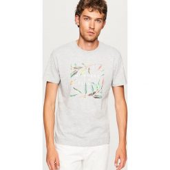 T-shirt z nadrukiem NOWHERE TO ESCAPE - Jasny szar. Szare t-shirty męskie z nadrukiem Reserved, l. W wyprzedaży za 24,99 zł.