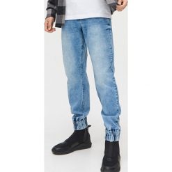 Jeansy joggery basic - Niebieski. Niebieskie jeansy męskie Cropp, m, bez wzorów. Za 119,99 zł.