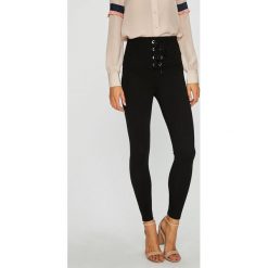 Guess Jeans - Legginsy. Czarne spodnie damskie marki Guess Jeans, s, z elastanu, z podwyższonym stanem. W wyprzedaży za 159,90 zł.