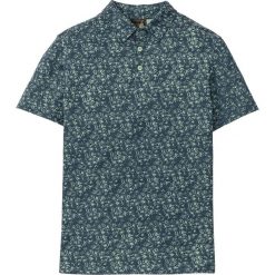 Shirt polo w kwiatowy wzór bonprix niebiesko-zielony w kwiatowy deseń. Niebieskie koszulki męskie bonprix, s, bez wzorów, z bawełny, bez rękawów. Za 54,99 zł.