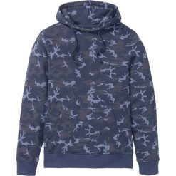 Bluza z kapturem Slim Fit bonprix niebieski z nadrukiem. Niebieskie bluzy męskie bonprix, s, z nadrukiem, z kapturem, bez rękawów, z kapturem. Za 89,99 zł.