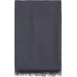Szalik ze strukturalnej tkaniny - Granatowy. Niebieskie szaliki męskie Reserved, bez wzorów, z tkaniny. Za 49,99 zł.