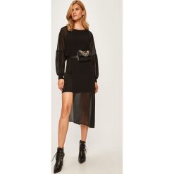Patrizia Pepe - Sukienka. Czarne sukienki damskie Patrizia Pepe, na co dzień, bez wzorów, z elastanu, eleganckie, z okrągłym kołnierzem, z długim rękawem, długie, midi, proste. W wyprzedaży za 869,90 zł.