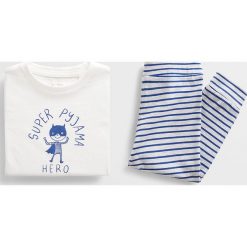 Mango Kids - Piżama dziecięca Hero 80-104 cm. Białe piżamy chłopięce Mango Kids, z nadrukiem, z elastanu, z długim rękawem. Za 69,90 zł.