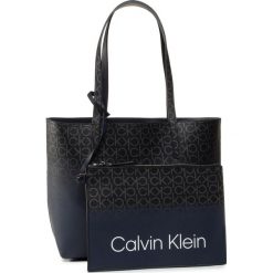 Torebka CALVIN KLEIN - Ck Mono Ombre Shopper Rev Md K60K606309 0GY. Niebieskie torby damskie na zakupy Calvin Klein, bez wzorów, ze skóry ekologicznej, klasyczne, bez dodatków. W wyprzedaży za 639,00 zł.