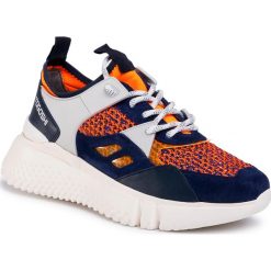 Sneakersy TOGOSHI - TG-12-04-000169 618. Pomarańczowe sneakersy męskie Togoshi, bez zapięcia. W wyprzedaży za 299,00 zł.