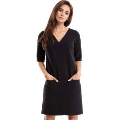 Czarna Sukienka w Serek z Kieszeniami. Brązowe sukienki balowe marki bonprix, z nadrukiem, z bawełny, z dekoltem w serek, dopasowane. Za 125,90 zł.