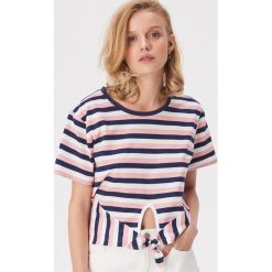 Pasiasty t-shirt z węzłem - Biały. Białe t-shirty damskie Sinsay, s, bez wzorów, bez kołnierzyka. Za 19,99 zł.