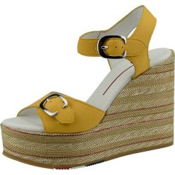 Skórzane sandały w kolorze żółtym. Żółte sandały damskie U.S. Polo Shoes, bez wzorów, z otwartym noskiem, bez obcasa, na obcasie, ze sprzączką. W wyprzedaży za 249,95 zł.