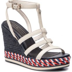 Espadryle TOMMY HILFIGER - Colorful Rope Wedge Sandal FW0FW03821 Whisper White 121. Białe espadryle damskie TOMMY HILFIGER, bez wzorów, ze skóry, bez obcasa, na obcasie. W wyprzedaży za 229,00 zł.