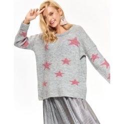 SWETER DŁUGI RĘKAW DAMSKI LUŹNY. Szare swetry oversize damskie marki TROLL, na zimę, l, w kolorowe wzory, z wełny. W wyprzedaży za 49,99 zł.