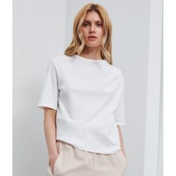 Gładki T-shirt oversize - Biały. Białe t-shirty damskie Reserved, s, bez wzorów, bez kołnierzyka. Za 59,99 zł.