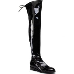 Muszkieterki STUART WEITZMAN - Lowland Vinyl 1L23126 Black Str Vinyl. Czarne kozaki damskie Stuart Weitzman, ze skóry, przed kolano, na wysokim obcasie, na obcasie, bez zapięcia. Za 3389,00 zł.