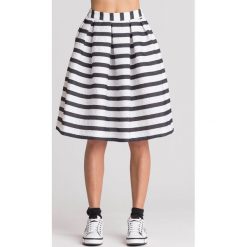 SPÓDNICA ARMANI EXCHANGE. Białe spódniczki damskie xs, w paski, z materiału, rozkloszowane. Za 319,50 zł.