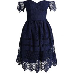Sukienki: Chi Chi London Petite ESTELLE Sukienka koktajlowa navy