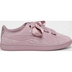Puma - Buty Vikky v2 Ribbon. Fioletowe buty sportowe damskie Puma, bez wzorów, ze skóry, sportowe. W wyprzedaży za 219,90 zł.