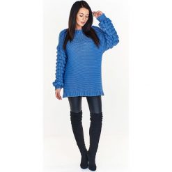 Sweter oversize z bufiastymi rękawami niebieski. Niebieskie swetry damskie N/A, bez wzorów, z wełny, bez rękawów, bez kaptura. Za 166,29 zł.