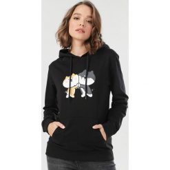 Czarna Bluza Lynnnessa. Czarne bluzy damskie Born2be, s, bez wzorów, bez rękawów, z kapturem. Za 69,99 zł.