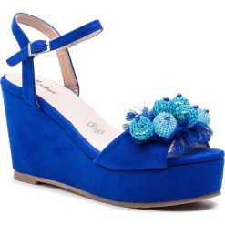 Sandały MENBUR - 20362 Dazzling Blue 0066. Niebieskie klapki damskie Menbur, bez wzorów, ze skóry, bez obcasa, na obcasie. W wyprzedaży za 199,00 zł.