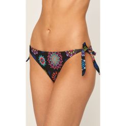 Desigual - Figi kąpielowe. Białe stroje kąpielowe damskie Desigual, s, bez wzorów, z elastanu. W wyprzedaży za 89,90 zł.