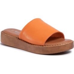 Klapki TAMARIS - 1-27236-34 Peach Leather 601. Pomarańczowe klapki damskie Tamaris, bez wzorów, ze skóry, bez obcasa. Za 229,00 zł.
