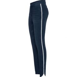 Dżinsy Super Skinny w krótszej długości, z połyskującym paskiem bonprix ciemny denim. Niebieskie jeansy damskie bonprix, bez wzorów, z jeansu. Za 109,99 zł.