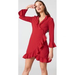 Sukienki hiszpanki: Boohoo Kopertowa sukienka z falbanką – Red