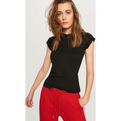T-shirt z prążkowanej dzianiny - Czarny. Czarne t-shirty damskie marki Nike, xs, z bawełny. Za 29,99 zł.