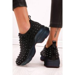 Sneakersy NILDEA SILVER. Czarne buty sportowe damskie IVET, z aplikacjami, eleganckie. W wyprzedaży za 99,00 zł.