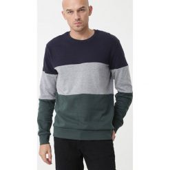 Granatowa Bluza Snellville. Niebieskie bluzy męskie Born2be, s, bez wzorów, z dzianiny, klasyczne, z okrągłym kołnierzem, bez rękawów, długie, bez kaptura. Za 89,99 zł.