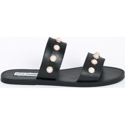 Steve Madden - Klapki Jole. Czarne klapki damskie marki Steve Madden, ze skóry, na płaskiej podeszwie. W wyprzedaży za 259,90 zł.