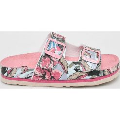 Pepe Jeans - Klapki dziecięce Bio Tropic. Różowe sandały dziewczęce Pepe Jeans, z jeansu, bez zapięcia. W wyprzedaży za 139,90 zł.