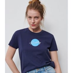 T-shirt z wyszywanym napisem - Granatowy. Niebieskie t-shirty damskie Reserved, xs, z napisami, bez kołnierzyka. Za 29,99 zł.