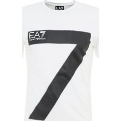 EA7 Emporio Armani Tshirt z nadrukiem white. Białe koszulki męskie EA7 Emporio Armani, xl, z nadrukiem, z elastanu, bez kołnierzyka, bez rękawów. Za 399,00 zł.